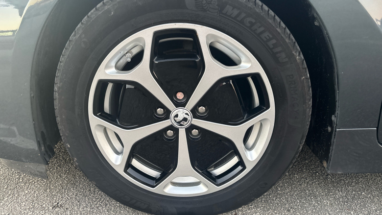 Vauxhall Ampera 111kW Positiv 5dr Auto Electric Hatchback